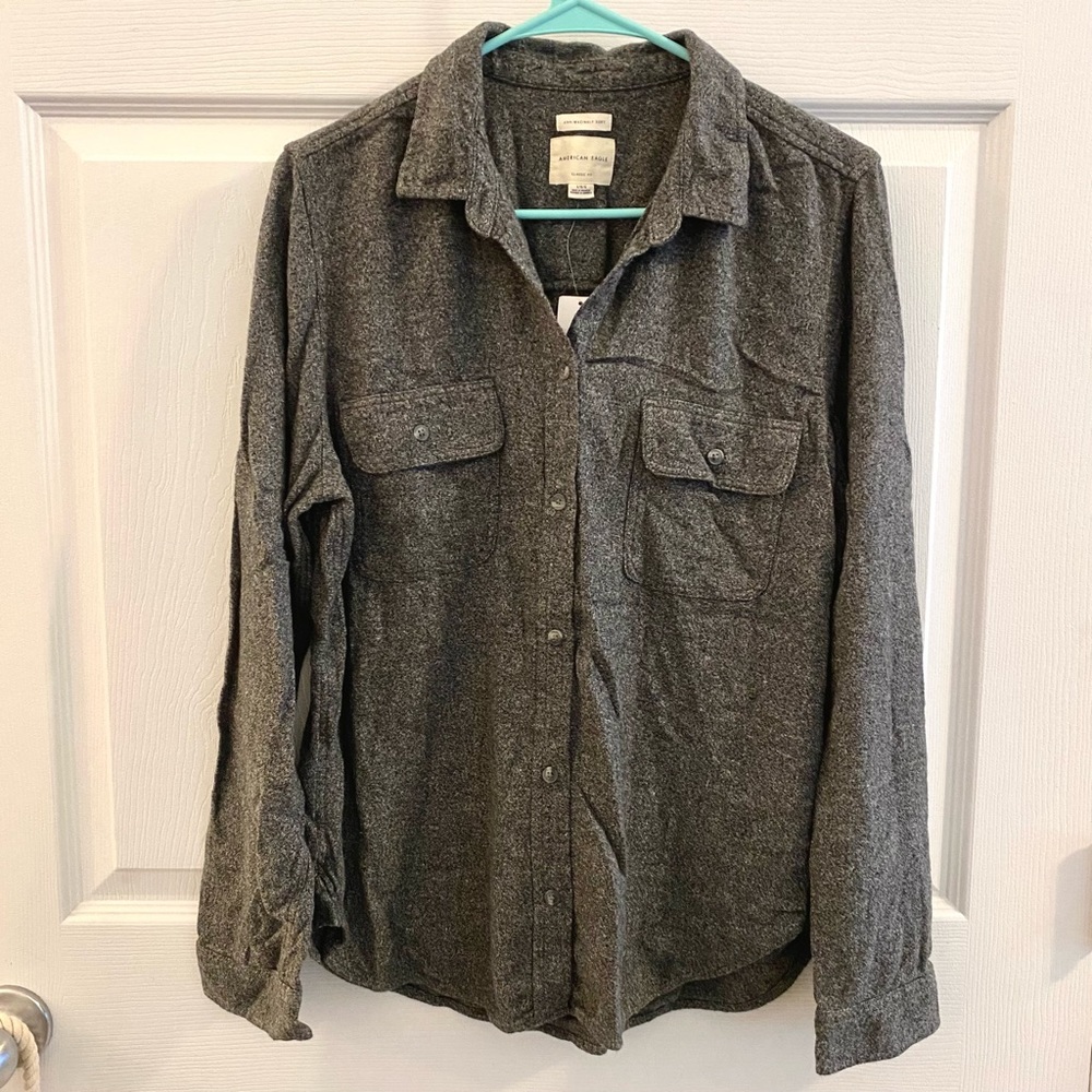 NWT American Eagle Outfitters Gray Classic Fit Ahh-Mazingly Soft Button Up Large
